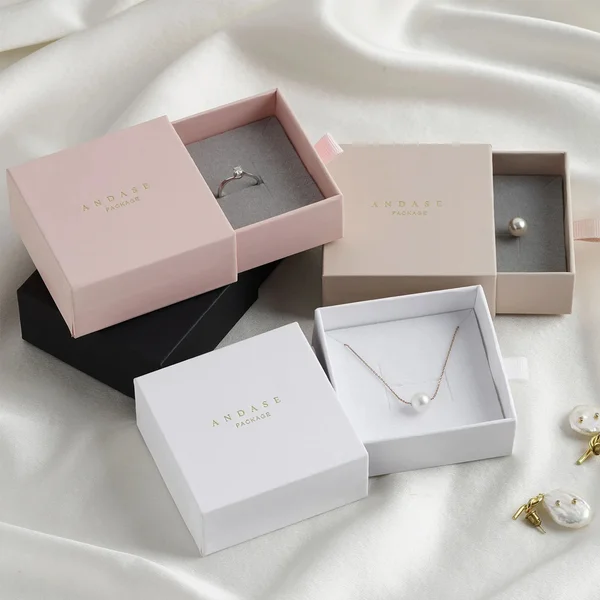 necklace-packaging-boxes-2.webp
